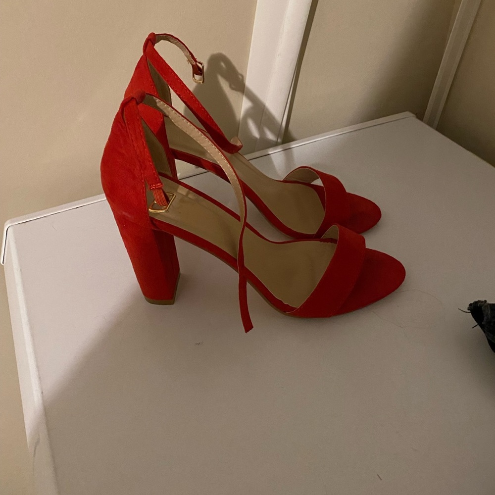 Red heels size 9